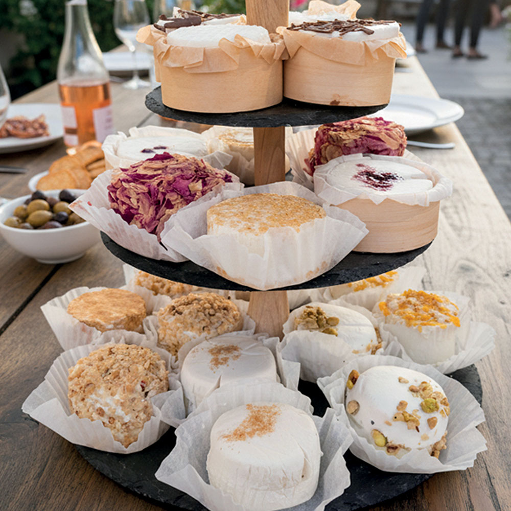 Fresh goat's cheeses from Fromagerie Pont de Pierre