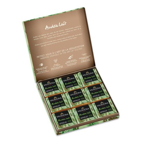 Gift box with 18 Valrhona milkchocolate squares Grand Cru Andoa Bio 39% cocoa