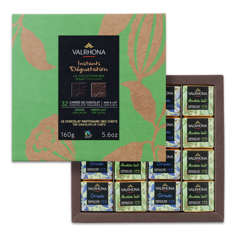 Gift box with 32 Valrhona chocolate squares Grand Cru Andoa Bio 39% cocoa